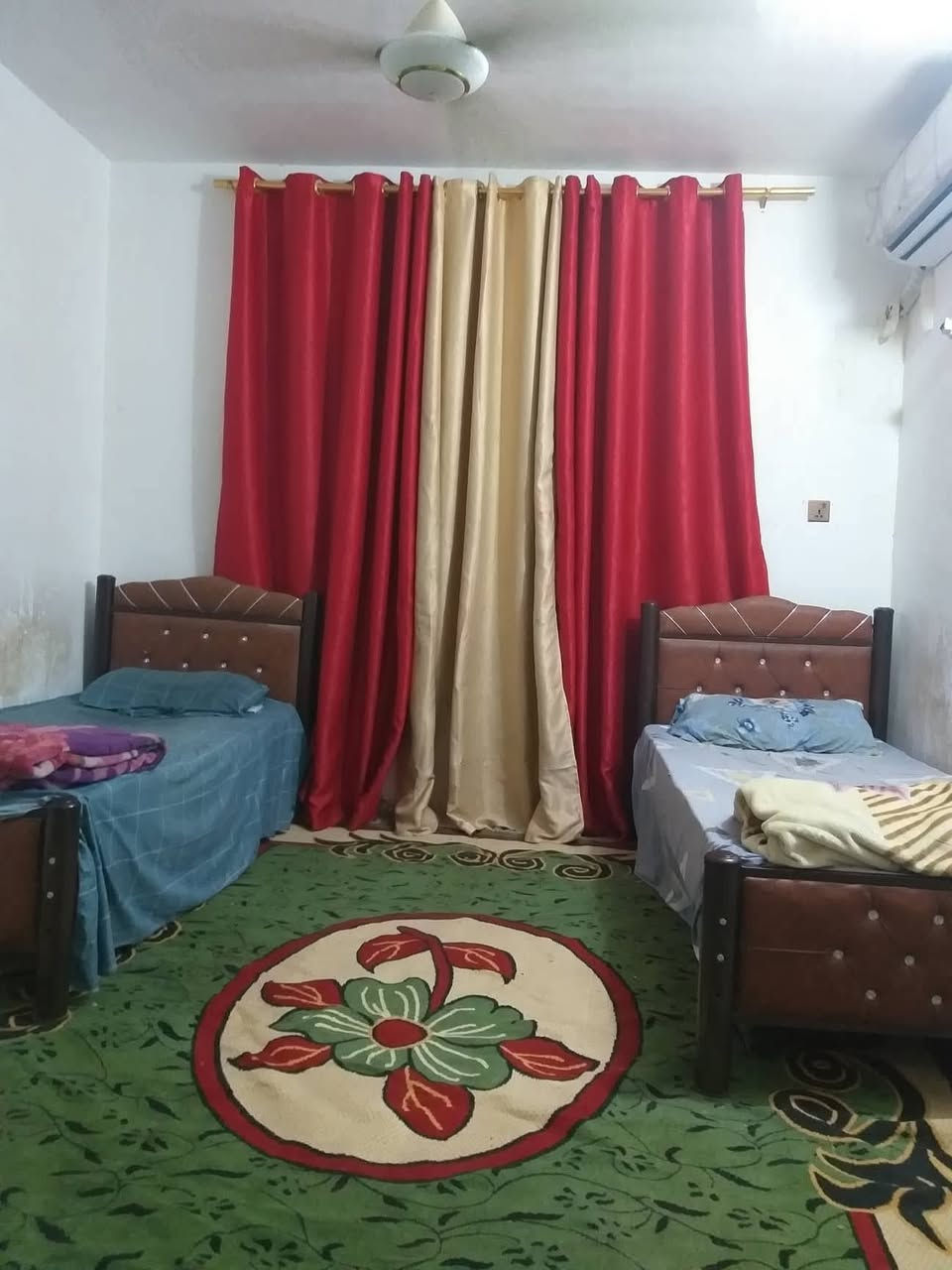 الدار للبيع
المساحة ١٠٠ 
واجهة ٩ نزال ١١
ديوانية صوب الشامية (حي العذارية )
قرب مجسر الجمهوريه ومجمع القضاة 
يحتوي الطابق الارضي على صاله واستقبال ومطبخ وغرفه وصحيات 
يحتوي الطابق الثاني على غرف عدد ٢ وصاله وصحيات
للإستفسار الاتصال على 
***********9 
***********
