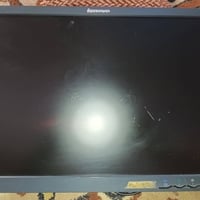 شاشة 24 • مستعملة • لكمبيوتر او كاميرا