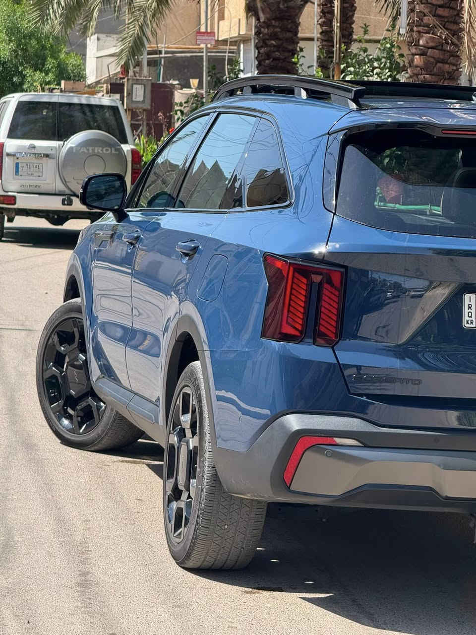 ‏‎السلام عليكم
للبيع فقط بدون مراوس 

‏‎موديل 
‏‎فئه  2025 KIA SORENTO, X-PRO SX PRESTIGE برستيج اعلى فئه
اللون ازرق جويتي 
حادثها كما موضح بالصور كلين 
(فقط  دعامية امامية )
‏‎فووووووووول مواصفات
‏1-‎داخل بيجي  
‏‎2-بصمه
‏‎3-بانوراما
3_سقف سيارة كنتارة وليس مخمل 
‏‎4-بصمه ابواب
‏‎5-ترحيب عند الاقتراب
‏‎6-تشغيل عن بعد
‏‎7-اشاير بالمري
‏‎8-كشنات جلد 
9-تدفئة و تبريد كشنات
‏‎10-تدفئة مقود2طكة
‏‎11-دشبول متغير الالوان
‏‎12-حكمات ستيرن+شفتات
‏‎13-قياده ذاتيه
‏‎14- مثبت سرعه
‏‎15-صندوك كهرباء
‏‎16-تحكم بأضاءة الدشبول
‏‎17-هاند بريك دكمه
‏‎18-حساس خلفي
‏‎19-اوتو هولد
‏‎20-وضع قياده (نورمال وسمارت وسبورت)
21-كامرات عدد 6
‏‎22-رادار تنبيه عند فتح الباب
‏‎23-رادار تنبيه عند الرجوع توقف ذاتي
‏24-‎رادار امامي توقف ذاتي
25-كشنات خزن ميموري
27-مري شفط
28-شحن هاتف لاسلكي
29-شاشة متصلة مع العدادات
30-كامرة 3D
31-كامرة من تفتح اشارة 
تشتغل بالشاشة
32-حساسات امامية
ماشيه 15ميل حقيقي 

السعر:305 وبيها مجال بسيط مرقم أربيل بسمي 
السيارة بيها نضام كامرارت مراقبة نوع Ddpai z60 
6كامرات 
العنوان :بغداد الدوره 
للاستفسار: ***********
***********وتساب فقط
