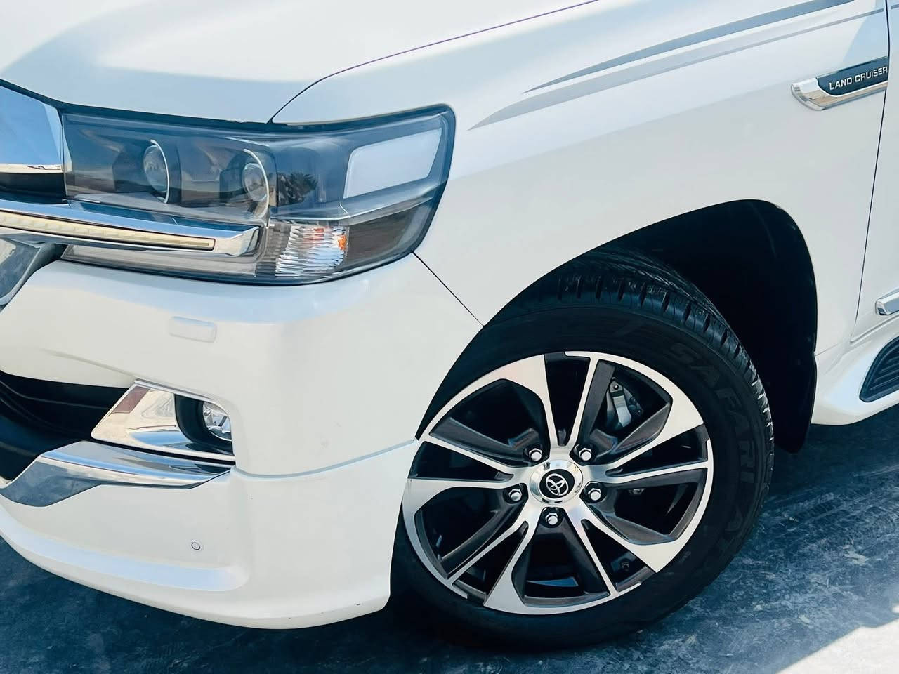 السلام عليكم لندكروز 2020ساز  
اصليه ماشيه 58 سبير منازل 

جديده مكفوله من كلشي 
السياره فول مواصفات معروفه 
الاندكروز السياره مكفوله كفاله عامه من كلشي 

رقم بغداد بسمي تحويل مباشر 
العنوان تقاطع نهروان بنفس التقاطع 
الستفسا***********
