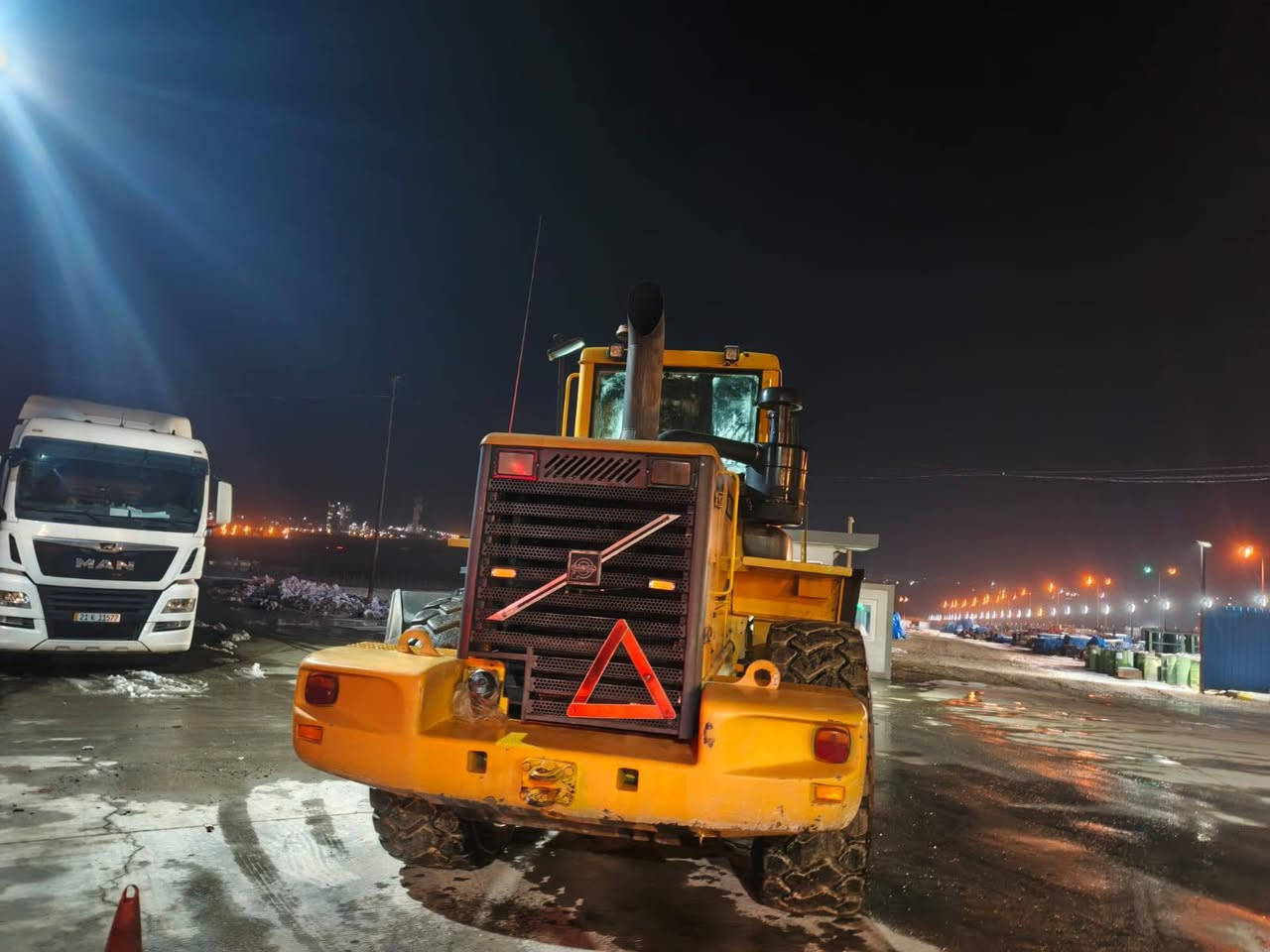 ‏ماشااللە 🧿
‏
‏شفل فالفو  L120 D 
‏مودیل 2001
‏ نضیف مابی ای مشکلە جائیز عل شغل 
‏طاقم طایر جدید 
‏كامل جائیز عل شغل
‏ مکان/ سلیمانیە 
‏رقم موبایل /***********
‏                   /***********
