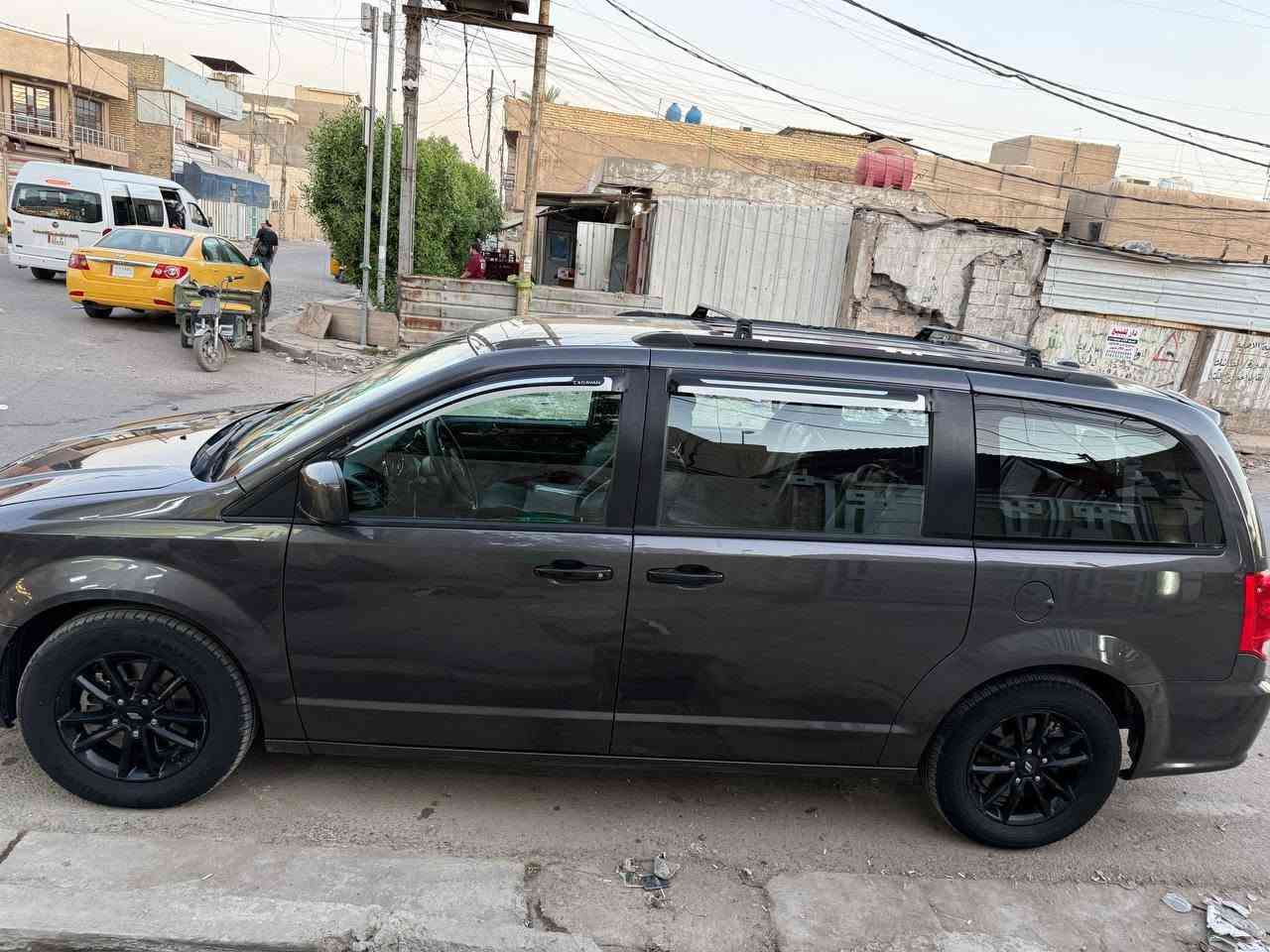 لسلام عليكم للبيع دوج كرفان 2020sxt رقم بغداد الجديد سياره جاهزه من كلشي مكينه كير بلادي شرط بدون فتح مواصفات بوب شفط كشنات بلع كشن السائق كهرباء حادث السياره جاملغ وبنيد شرط بدون ايرباك مبدلات بلاديات بدون صبغ وبارد بالباب السلايد كد شبر رقمي *********** مكاني بغداد الدوره السعر 185قابل للتفاوض
