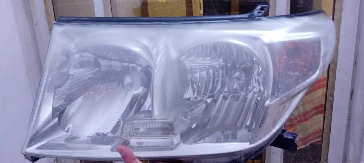 السلام عليكم
لايتات لاندكروز اصلي ياباني 2010
ب210$ 
***********
