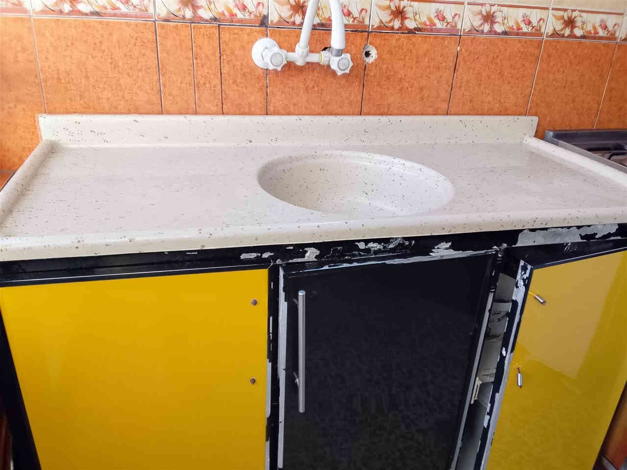 السلام عليكم عندي كاونتر للبيع مستعمل شي قليل  العنوان حي سماح السعر 250 قفلو  رقم الهاتف  ***********
