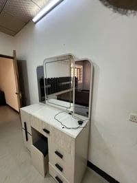 غرفة نوم • حالة ممتازة • استعمال خفيف