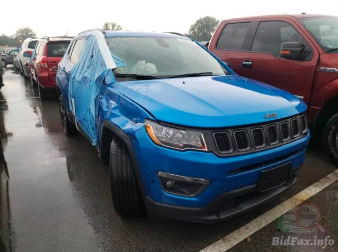 جيب كومباسLimited.  2021 وارد أمريكي 
رقم اربيل سنوية بأسمي
 الموصفات :
تشغيل عن بعد 
ماشيه  37km فقط يعني 23ميل
بصمه + بيبان دخول ذكي 
كشنات جلد كهربائي 
مثبت سرعه + قياده ذاتيه 
4 مودات قياده 
كأمراه دوراه 360ْ درجه  
دشبول لونين 
اوتو ستوب 
شاشه كبيره 
هندبريك اوتو 
تحكم ستيرن جهتين 
تبريد قطعتين 
فور ويل 4*4   
الضرر :كما موضح بالصور
السعر : 135 وبيهه مجال 
العنوان: بغداد حي الجامعة
التواصل :***********
