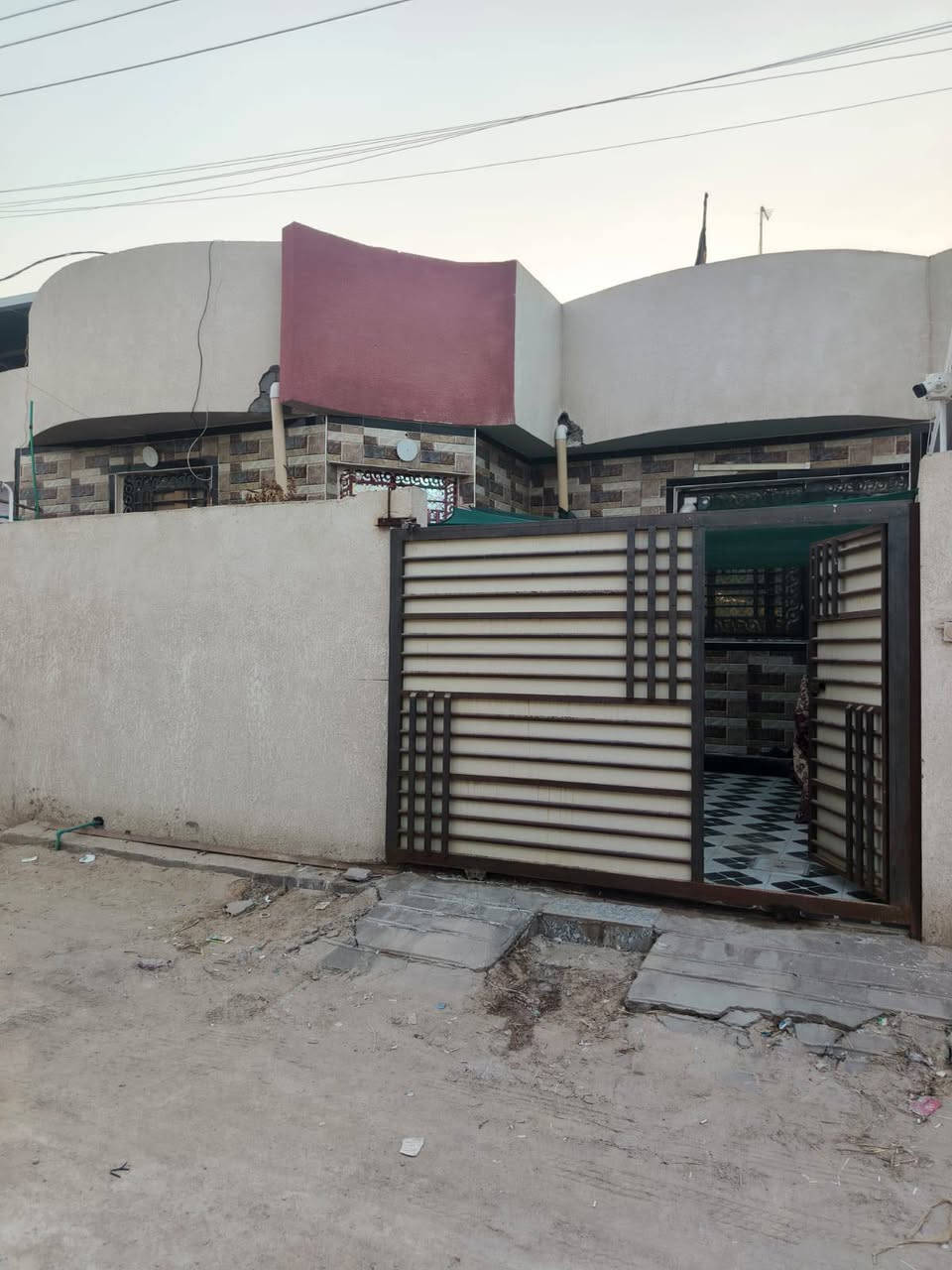 ﷼ سلام عليكم ورحمة الله وبركاته 👋
***********
# دار سكن للبيع 🏩 المساحه 200م
# نوع العقار طابو زراعي سند 25 وكاله ومكاتبه ونسخه من طابو 💯
# سنة البناء 2023 بيت حلو مرتب
# الموقع بصره ابولخصيب منطقت ابوكوصره على شارع 10 متر كافت لخدمات متوفره يبعد عن شارع تبليط مسافه 100 متر
# يتكون غرف عدد 2 وستقبال وصاله وحمامات خارجيه وداخليه
# سعر 85 وبي مجال للشراي سعر كلش مناسب
# الاستفسار ***********
