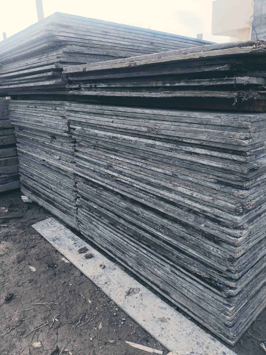 بلايود روسي درجه اولى
نضافه ٩٠٪
مثقب شي قليل منه 
الموقع ديالى بعقوبه
العدد ١٥٠ طبقه
القياس مترين ونص * متر وربع ستندر
***********
