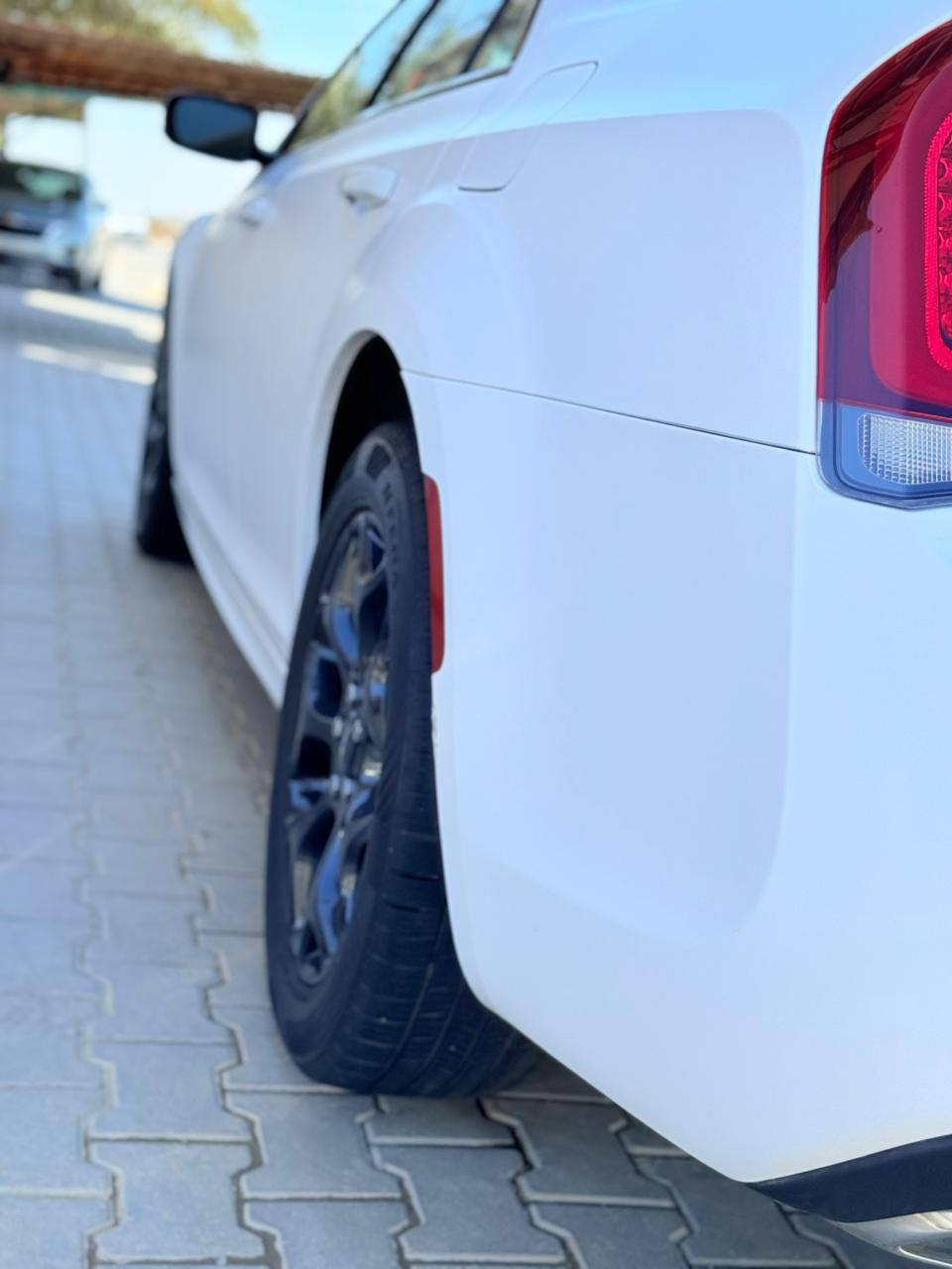 السلام عليكم 
كلايسر موديل 22 اصل 21 رقم بغداد الحادث موجود بالمنشور 
السيارة فول عده الفتحه شرط التحويل رقم بغداد 
السعر 200 وبيها مجال قليل مكان السياره ميسان مركز المدينة 
للاستفسار اكثر ***********
