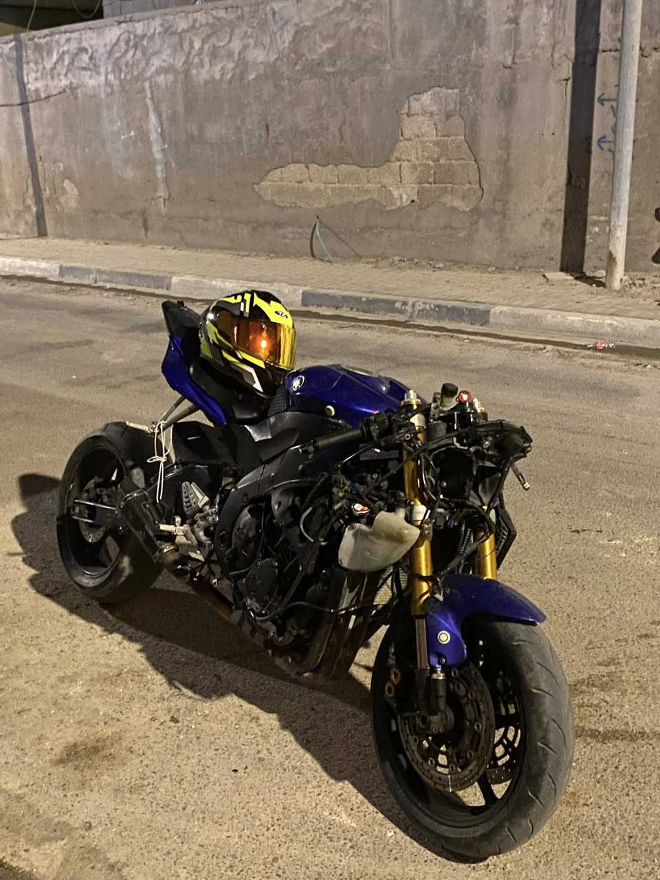 للبيع دراجة نارية ياماها R6
 • الاسم الكامل: Yamaha YZF-R6
 • الموديل: 2006
 • السعة: 600cc
 • عدد السلندرات: 4 سلندر
 • ناقل الحركة: يدوي (قير)
 • اللون: (ازرق)
 • الكفرات : كاملة وصابغهن مرجعهن بلاد ونضيفات بس يرادلها شد
 • الحالة: شغالة وتمشي، تحتاج فحص/صيانة حسب رغبة المشتري
      • تسجيل الدراجة : رقم بس ما مستلم الرقم حولها باسمك واستلم الرقم
 • التزويدات : عليها هاوزن وزنجيل اصلي سعرة 80 دولار واكزوز اكرابوفكج 
 • الملاحظات: الدراجة تشتغل طبيعي
 • يوجد صوت بالمحرك عند الحرارة (مذكور بكل صراحة)
 • بدون حوادث 
 • سبب البيع: ظروف خاصة

📍 الموقع: (البصرة / ابو الخصيب)
📞 للتواصل: ‭٠٧٧٦ ٢٧٥ ٠٥٦٢‬ واتساب او شريحة
