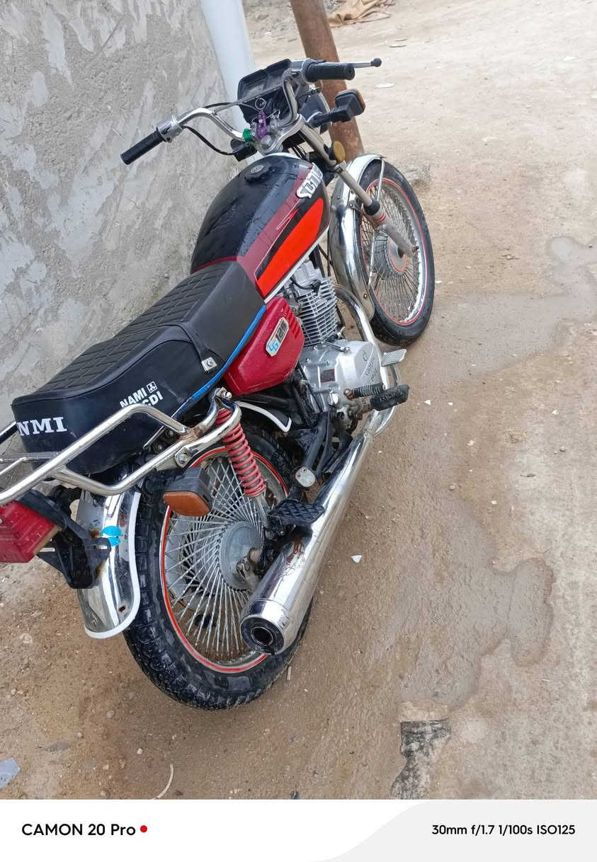 سلام عليكم دراجه اوراق سكنر 
دراجه نظيفه معايزه برغي 500 وبيه مجال حك جيه ***********
