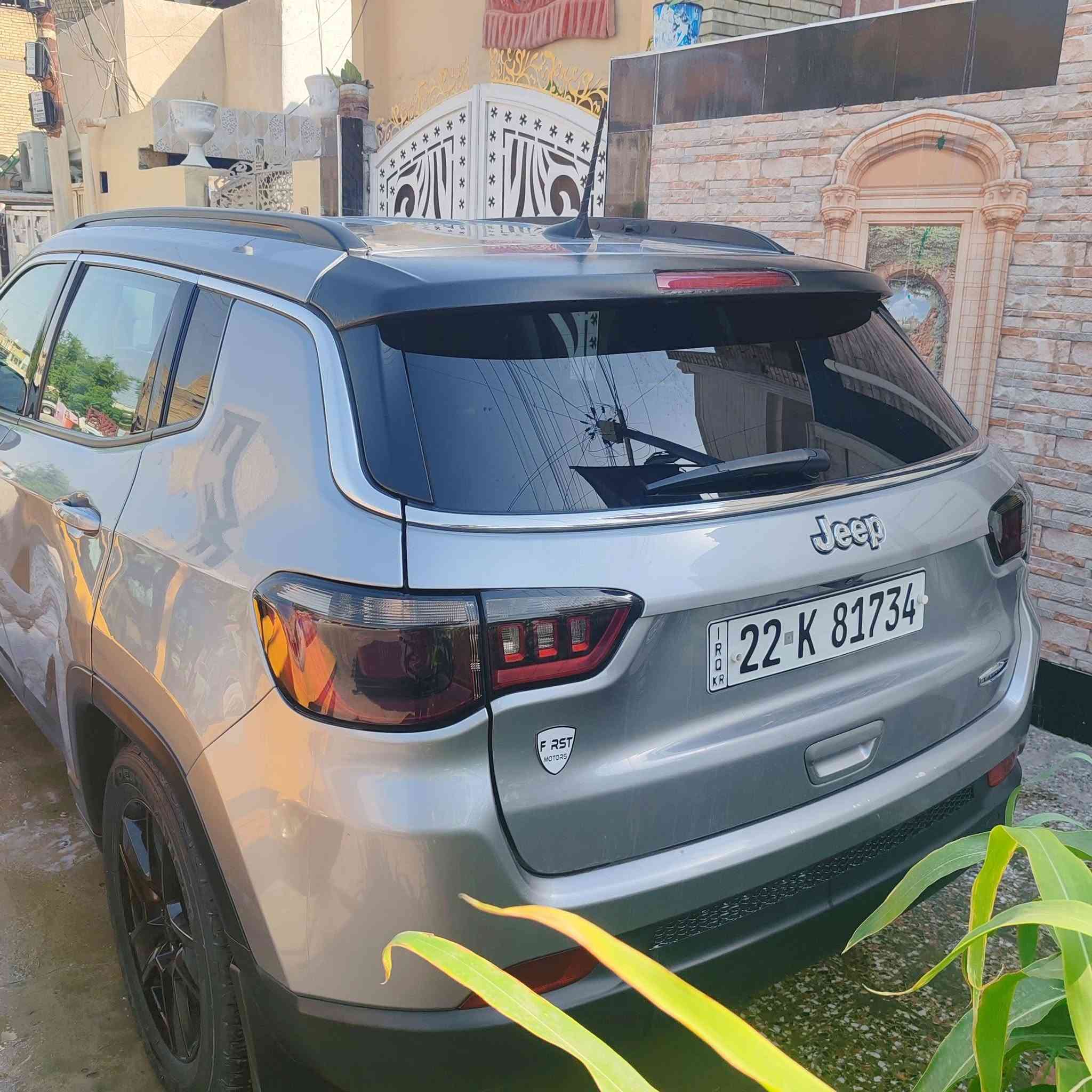 اسلام عليك جيب كمبارس موديل 22للبيع مكينه 2400بسمي رقم شمالي  حادثها بنيد او دعاميه ماوصله للشاصي كير مكينه كفاله تحكمات ستيرن شفتات خلفيه بل ستيرن كير او تماتيك بل صعود اتحوله عادي تبريد قطعتين على اخر حبايه السياره مدوشمه كاعيه او صندوك السعر 135او بيها مجال رقم الهاتف ***********
