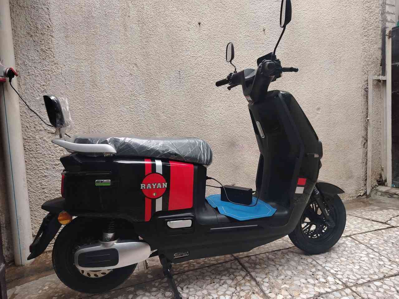 السلام عليكم
 دراجه شحن الريان ام عيون  موديل 25 شركة TAiLG الدراجه جديده بمعنه الكلمه مكفولهه من الشخط  استخدام داخل المنطقه فقط  ليبلات الشركه بعدهم بيهه
٣ سرع
تشغيل عن بعد بصمه 
شحن سريع منفد يو اس بي
مكان الدراجه بغداد الغدير  قرب ساحة ميسلون
السعر ٧٧٥ والله بل قصد ماخده اني  ع الماستر  صايره عليه ب 1،330
وبل عافيه ع الياخده
***********
