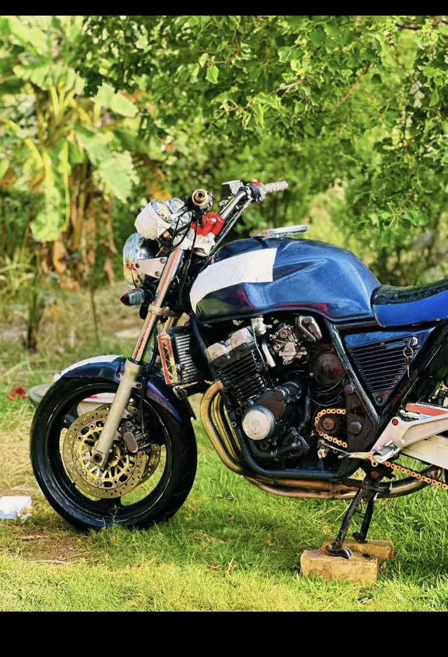 سلام عليكم 
لبيع مستعجل cb400 للبيع او مراوس حسب القناعه 
دراجة عليه ادامه شلعه ومعدل شك الكاع مكينه خرسه 
مكينه مفتوحه وشغل بلادي تفاصيل اكثر عل رقم او بي وتساب***********
مكانه كربلاء
