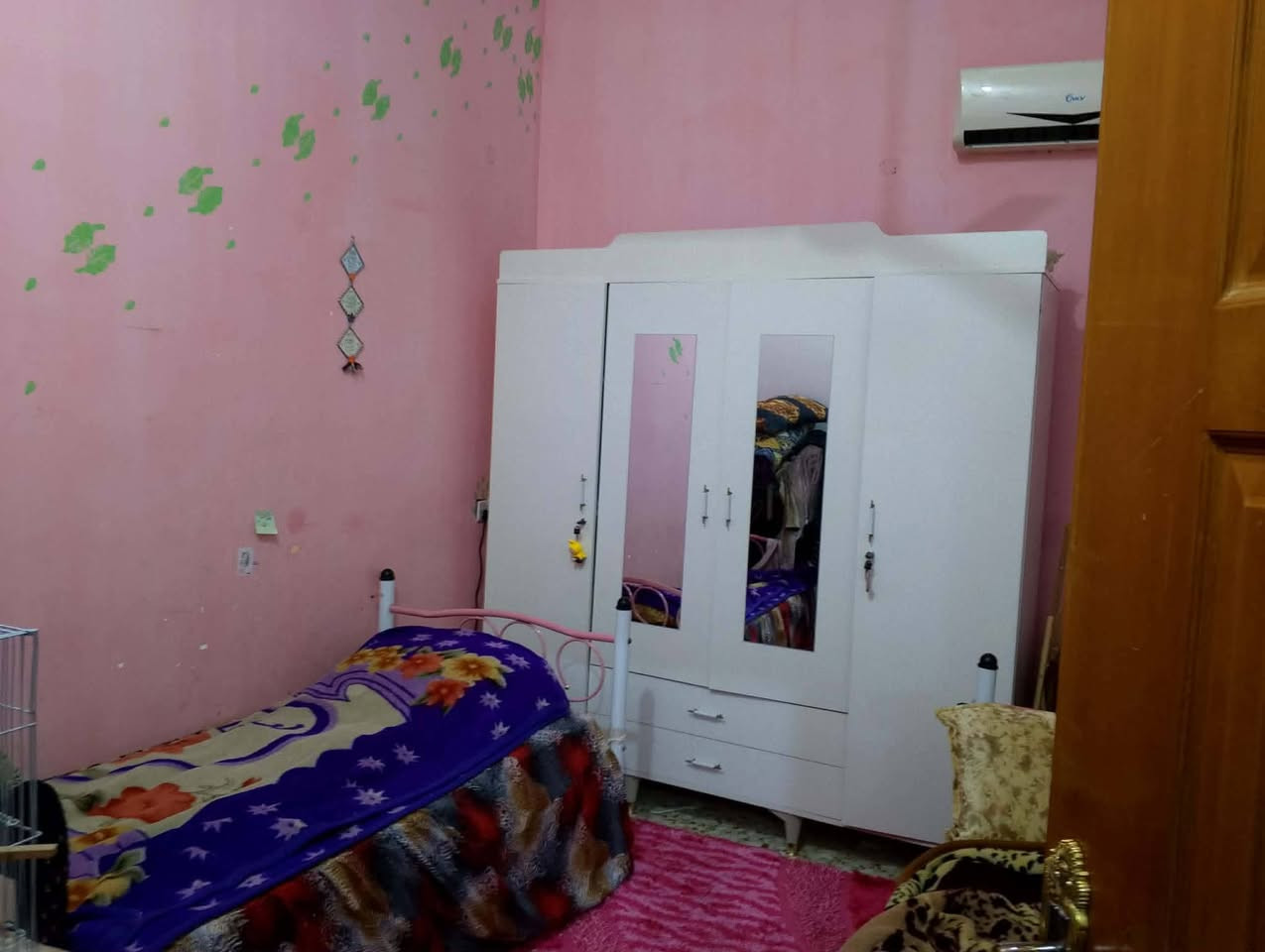 تم تنزيل السعر بيع مستعجل بيت بسعر قطعة في حي الصدر 
------------------
بيت طابو صرف للبيع سنة البناء ٢٠٢٠ بموقع راقي ومميز
----------------------------------------------------------------
المساحة ١٣٦ متر طابقين الواجهه ٨ متر والنزال ١٧ متر
-----------------------------------------------------------------
الموقع  حي الصدر خلف فرح مول للملابس موقع مميز 
--------------------------------------------------------------------
الطابق الاول   غرفتين وبراني ومطبخ وصاله وصحيات داخليه وخارجية  وطارمة صغيرة
----------------------------------------------------------
الطابق الثاني   غرفتين وصالة وصحيات وبيتونه كاملات 
---------------------------------------------------------
اضافة الى باقي مساحة السطح مبني بالكامل قاعة حبيرة واصلة للسقف
تصلح شقه معزولة عن البيت للاستثمار مستقبلاً
-------------------------------------------------------

للاستفسار اكثر مراسلة الصفحة


**إذا كنت صاحب هذا الإعلان وتريد حذفه لأي سبب، رجاءا أرسل رسالة إلى الدعم الفني**