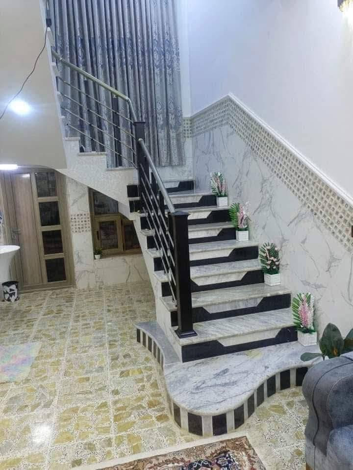 تسلسل: 1211
🟢دار ركن للبيع في الفلوجة حي الجولان قرب جامع ابو ايوب الانصاري
            
                     📢 على بركة الله 📢

📍نوع الملك = طابو صرف سند   
📍المساحة بالسند : ١٧٥ م٢
📍المساحة واقع الحال تقريباً : ٢٠٤ م٢
📍الوجه: ١٢ م و النزال  : ١٧ م
📍 ركن على ثلاث شوارع : ٨م ❌ ٨م ❌ ٦ م
📍بناء طابوق ٢٠٢٣

🟢مشيدات الدار للطابق الاول 
غرفة نوم وصالة ومطبخ حار+بارد واستقبال ومنورين وحمام وصحيات
🟢مشيدات الطابق الثاني
ثلاث غرف نوم ( واحدة منها سويت) وصالة وصحيات
🟢الطابق الثالث 
بيتونة كبيرة

✅سعر البيع للعقار : ٢١٠ مليون دينار قابل للتفاوض

🟢مكتب دار السلطان للعقار
العنوان فلوجة الجغيفي الثانية بداية شارع جامع فاطمة
للاستفسار الاتصال على الأرقام التاليه
***********
***********
***********
