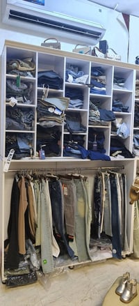 فاترينات بناطير للبيع مستخدم جدا قليل البيع لغرض تجديد الديكور  2 خانا...