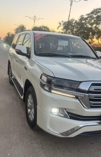 تويوتا لاندكروز 2018 رقم بغداد الدولي فئة GXR    4600 V8 وايت اديشن   ...