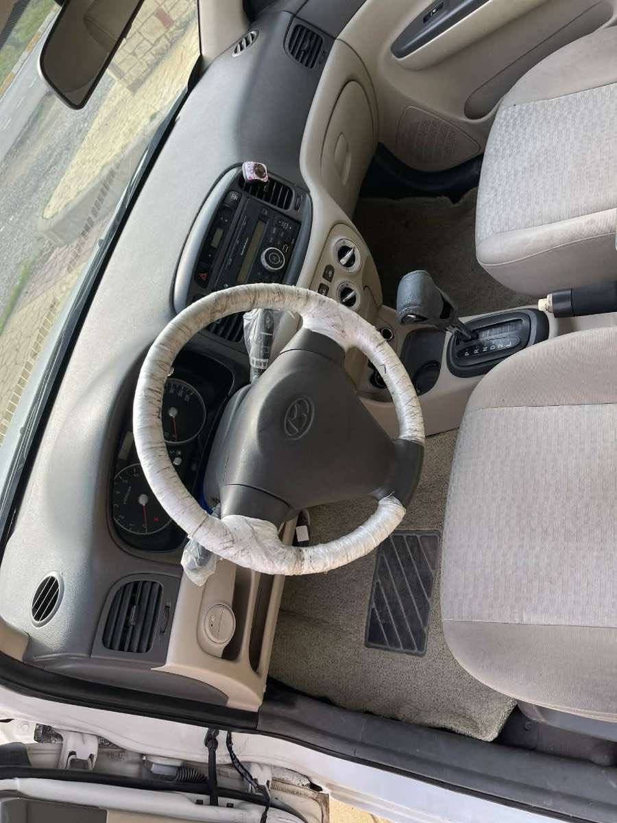 سلاو هاوریان
ئەکسێت ٢٠١١ بۆفرۆشتن سەیارەکە بی مەسرفەوە 
سەیارکی توندو تۆلە
گیرو مەکینەوە کرابای بەشەرت سەیارەکە ساخە تەکسی بوە کراوتەوە سپی کتبای رەقم جنوبی لەگەل هەموشتێکی بەشەرت مالی مەدەنی بەشەرت سحریشی (٥٣گەلاو مەجەل 
***********
