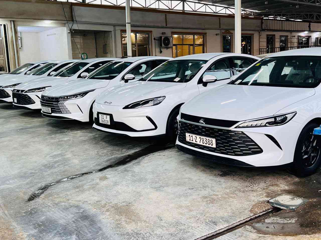 سلام عليكمBYD 2025زيرو  مرقم بغداد وجاهز كن بلاص سيل05 دستروير05 و تيوتا كروز و نيسان سنترا سعر مناسبه العنوان بغداد اليوسفيه ***********
