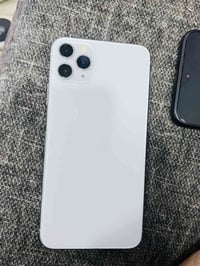 ايفون 11 برو ماكس كفاله عامه وتر بروف نضافة100/100 بطاريه90 ذ256 هاتف0...