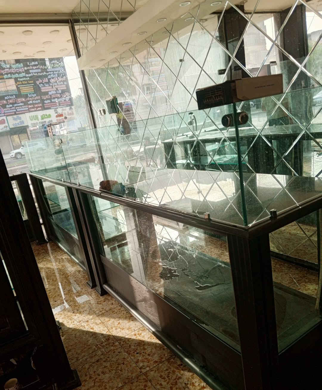 السلام عليكم من رخصة المدير الكروب المحترم 
عارضات معرض للبيع للبيع تركي ثقيل مكاني شارع فلسطين الاستفسار اتصل *********** واتساب
