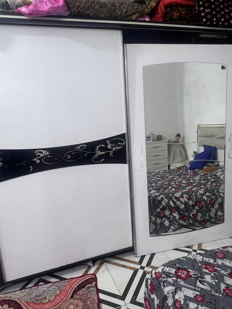 السلام عليكم عندي هاي الغرفه للبيع
بس بدون جربايه للبيع مابيها ضرر قوي بس الي موضح بالصورة السجه مال كنتور واكعه وموجودة تنشد السعر ١٠٠ وبي مجال


**إذا كنت صاحب هذا الإعلان وتريد حذفه لأي سبب، رجاءا أرسل رسالة إلى الدعم الفني**