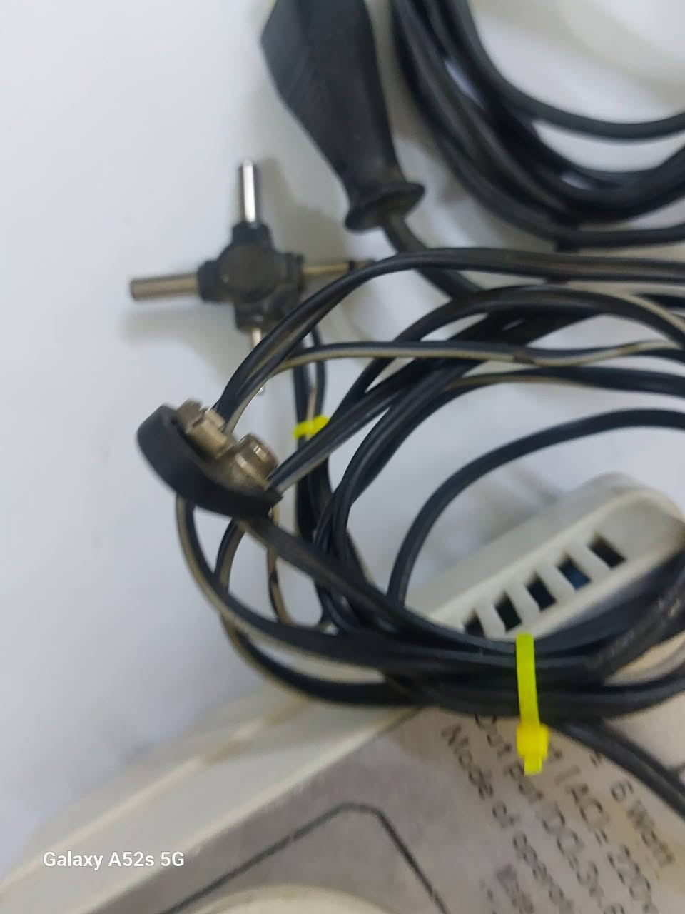 سلام عليكم شاحنة بطاريات صناعة استرالي صغيرة الحجم تشحن ١٢+ ٦ فولت شغالة مع شاحنة عراقية قديمة تشحن ١٢+ ٩+٦+٣ فولت ..ماشتغلت عندي يمكن بيها فيوز ...سعر  الاثنين ٣٠ الف ماعندي توصيل بس القريب ..المكان بغداد


**إذا كنت صاحب هذا الإعلان وتريد حذفه لأي سبب، رجاءا أرسل رسالة إلى الدعم الفني**