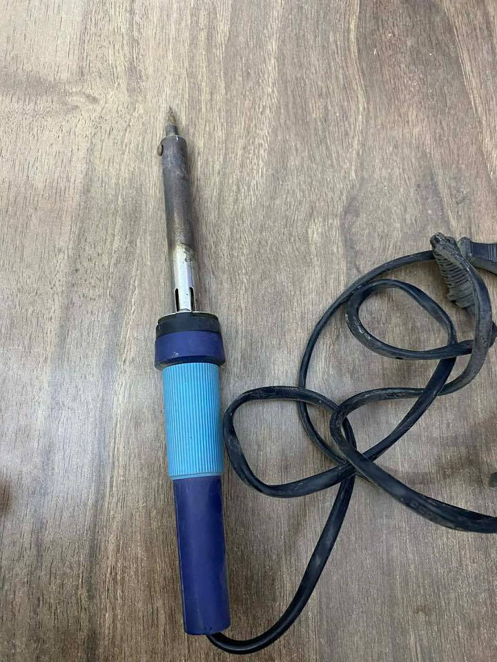 يوجد طابعه استنساخ
أدوات صيانه 
خالعه شاشات وكاويه 
تواصل ع ارقام 
***********
***********
