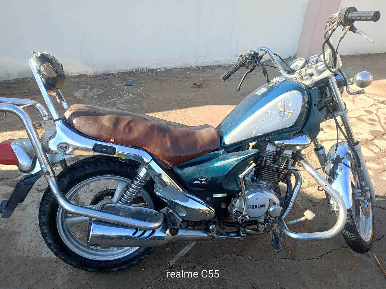 السلام عليكم ماطور دايلم للبيع شغال بس المحرك كايم السعر 300 وبي مجال ***********
