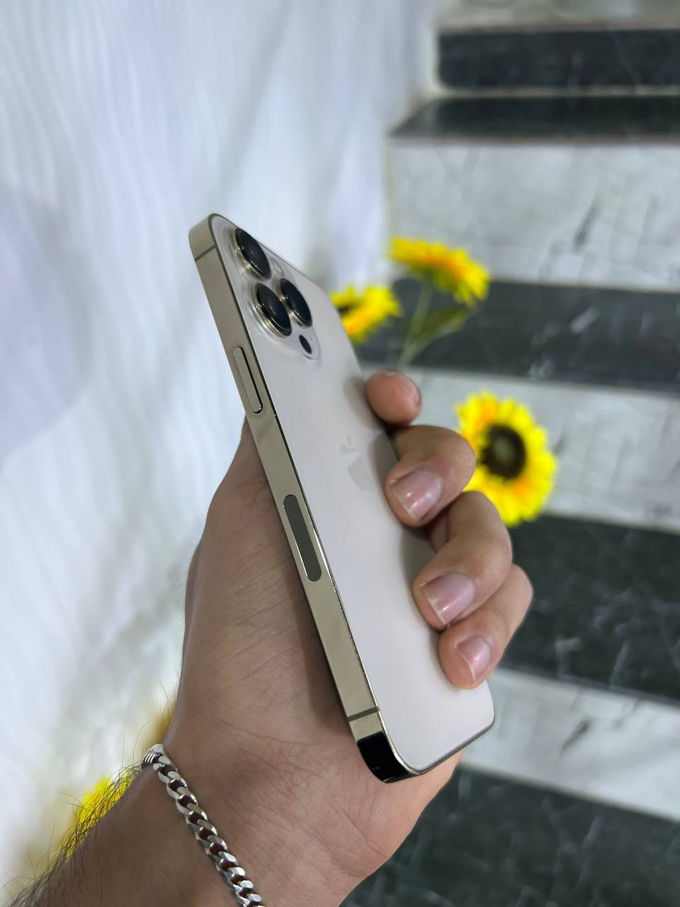 سلام عليكم حبايبي جهاز فول نضافة ايفون 13 برو فقط مو برو ماكس                                          بطارية 79 🔋 بدون تبديل أو ترفيع 
ذاكرة 256 📱العملاقة 
أمريكي بدون أي قطعة تبديل 
الجهاز شوفة عينك النضافة كدامك
العنوان (البصرة_القبلة)
الرقم *********** 
السعر 550 💵 وبي مجال بسيط
