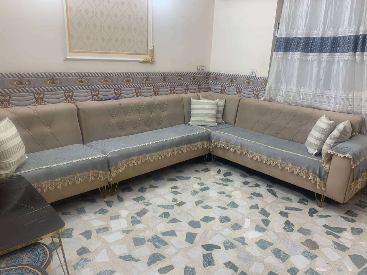 السلام عليكم ديوان البيع نضيف كلش 
القياس ماله 4 مترات ونص بدون تجوات
مكاني بغداد مدينة الصدر 
السعر ماله . 350 الف


**إذا كنت صاحب هذا الإعلان وتريد حذفه لأي سبب، رجاءا أرسل رسالة إلى الدعم الفني**