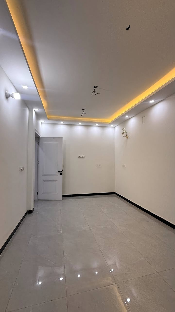 دار للبيع في منطقه الدوره -الاسكان طابو صرف سكني المساحه 100متر 
المواجهة 4.75 والنزال22
يحتوي على 4 غرف نوم -استقبال-مطبخ-خدمات عدد2
غير مسكون
ارضيه بورسلاين 60*120
للاستفسار الاتصال على ***********
***********
