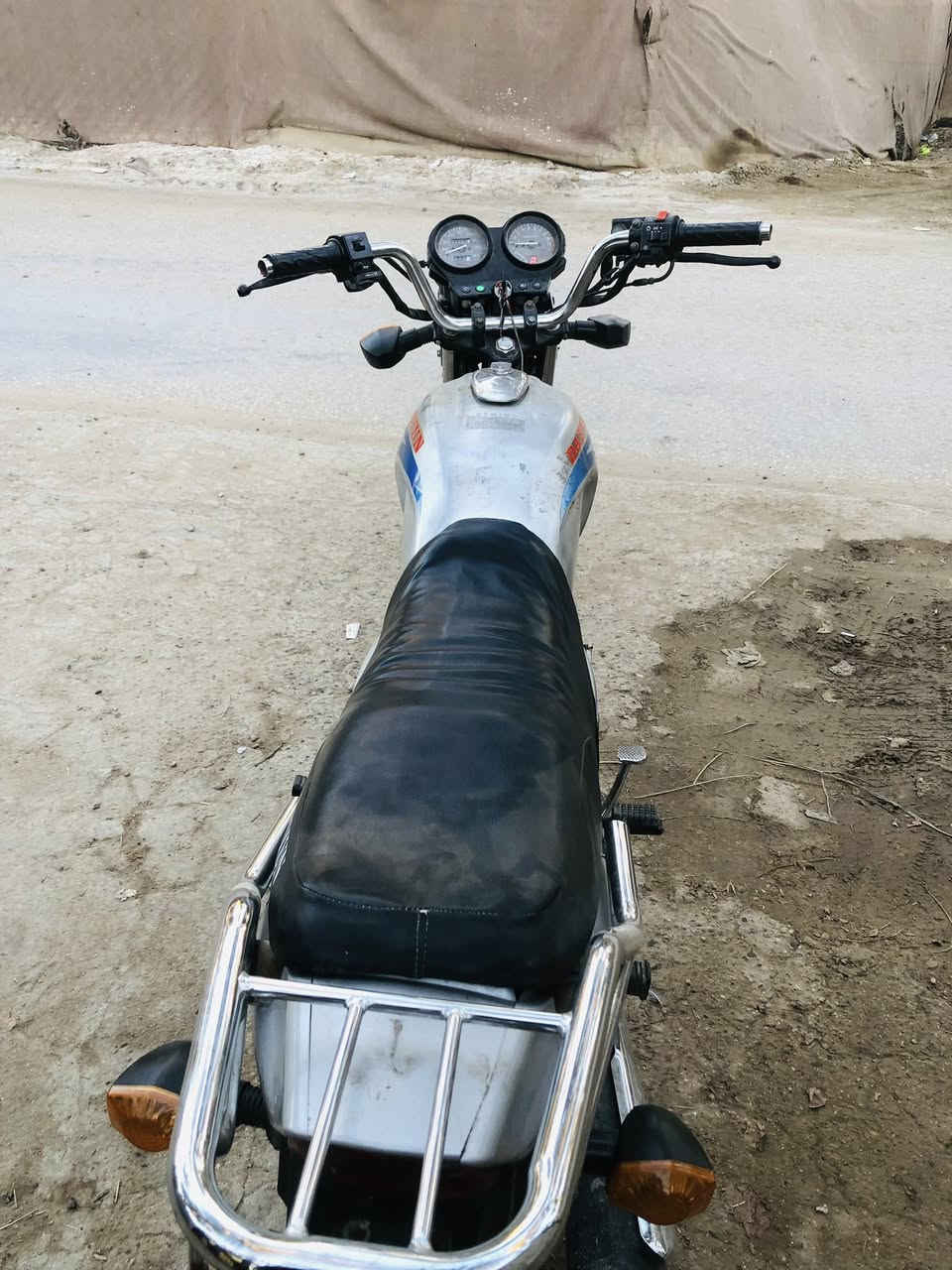 السلام عليكم ….للبيع دايوان عضم موديل 2020 كلك دراجه كامله مكمله كلشي ماناقصه ايشي مكينه مامفتوحه خلاص كهربائيات سلف كله شغال سعره 550 وبيه مجال للشراي يتصل***********
