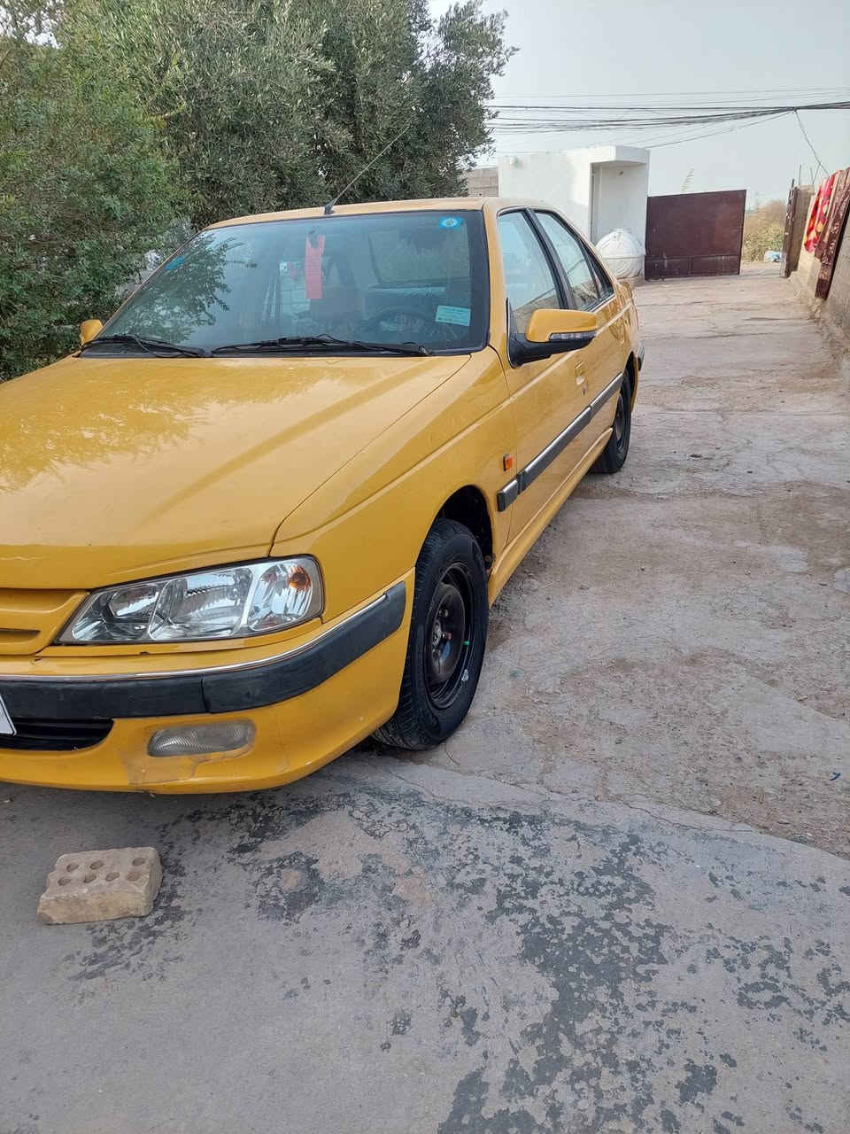 السلام عليكم  بيجو بارص ٢٠١٥ سياره جديده بمعنه الكلام بلاديه مصفره هيه وغرامات وهزه جديده رقم نكليزي بسمي  تخم تاير جديد كهربايات كلهه شغاله كير مكينه خير من الله  ٥٧بيهه مجال قليل مكاني بغداد قريب صيطرت الشعب القديمه ***********
