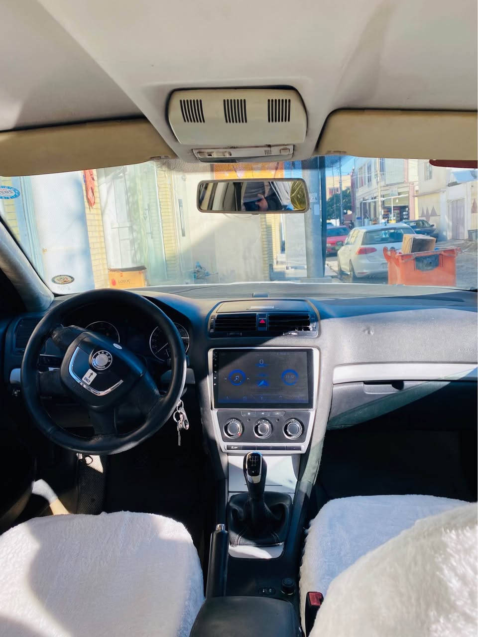 سکۆدا ٢٠١٣ مەکینە ٢٠ مرخوبی جیتە گێر مەکینە تەبریت  بەشەرت خازی ئیتاڵی لەسەرە خرامە ١٣ وەرەقەی لەسەرە 
حیزام سبوخ  سحری ٨٩ وەرەقە کەمیک مەجال 
0750 314 43 03 
واتسئەپ ڤایبەر أربيل, العراق
