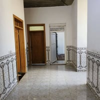 دار للبيع حي اليرموك 250م مقابيل ساحة والمدرسة  وشارع عام 15م السعر /9...