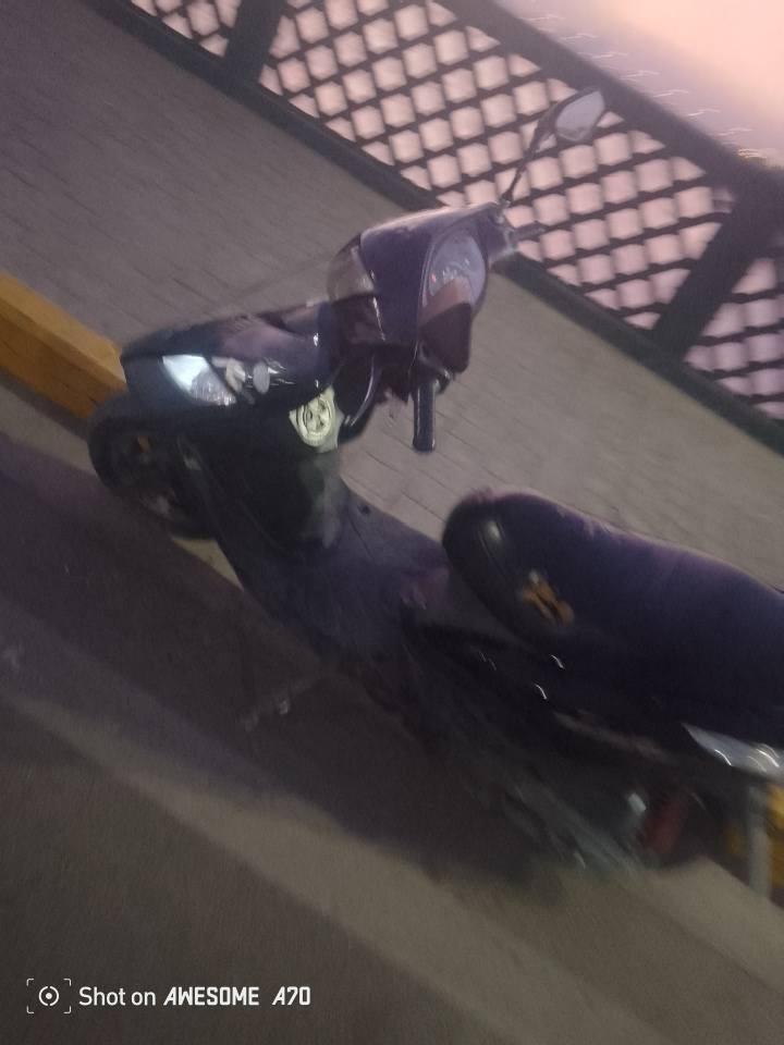 ثعلب للبيع الدراجة نكرة سلف وهندر ماشالله بل مشي بس بيها صوت فيلس أريدهة 400وبيهة مجال المكان بغداد الدولعي ***********واتساب وشريحه
