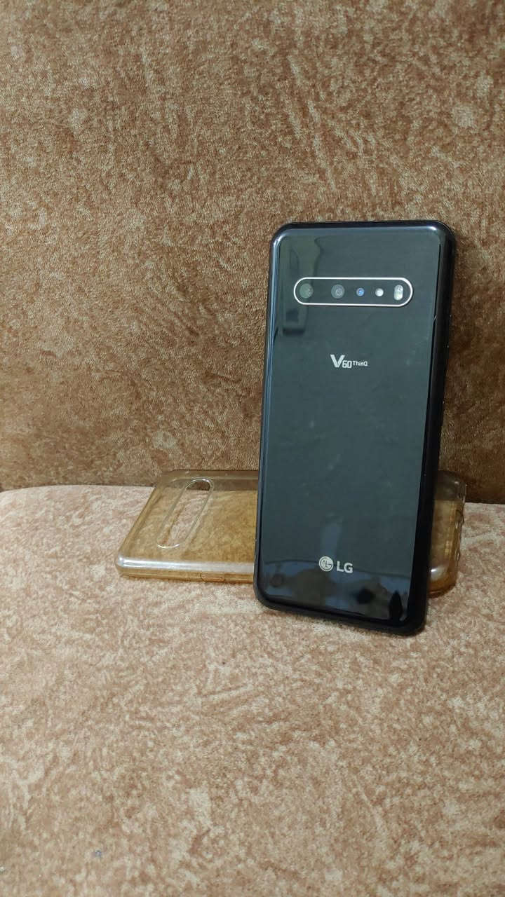 هاتف من شركة LG 
LG V60   مواصات عاليه 
السعر   240 الف 
الجهاز نسخه يابانيه بمواصفات عملاقه شاشه   p اولد  شحن سريع سلكي ولاسلكي معالج سناب دركن  865  90 فريم 
كامرات اتصور 8k  
التخزين   128  على 8  
شريحه ورام   
للتواصل  ***********  وات ساب او اتصال 
يوجد توصيل عام
