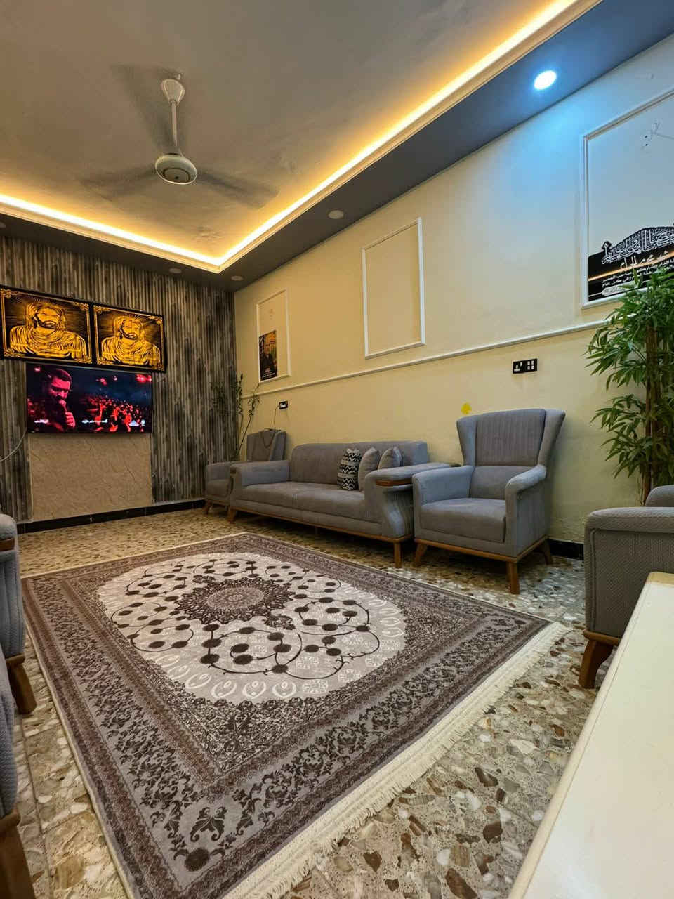 💢السلام عليكم
☘️اللهم صلي على محمد وآل محمد 

🏦دار سكـــــــــــــن للبيع طابوو صرف 

📌حي الفرات خلف مجمع الفرات الاوسط 

📐المساحه:- 112م ركن ع شارعيــــــــــن

ـــــــــــــــــــــــــــــــــــــــــــــــــــــــــــــــــــــــــــ

☘️مواصفات الدار:-

🌿الاساس كونكريت 

🌿السقف كونكريت الساقط الاطلس 

🌿البناء طابوگ.. السطح اشتايگـــــــر

ــــــــــــــــــــــــــــــــــــــــــــــــــــــــــــــــــــــــــ

✳️محتويات الدار:-

✅غرفة نوم 

✅صاله 

✅مطبخ 

✅استقبال 

✅صحيات ( داخليه وخارجيه) 

✅الدار عالي عن الشــــــــارع... 

💎الخدمات المتوفره:-

🔰تبليط 

🔰مجاري

🔰مقرنص

🔰كهرباﮱ

🔰مولدة شارع 

ـــــــــــــــــــــــــــــــــــــــــــــــــــــــــــــــــــــــــ

#للاستفسار اكثر:- #خاص_أو واتساب 

#هاتف:- ***********

#هاتف:- ***********

#هاتف:-***********

#هاتف:- ***********

#مراجعـــــــة مكتب دبي للعقار

#عنوان المكتب العروبه الثانيه مقابل منتزه الحريه 

#نستــــــــــــــــقبل كـــــــــــافة عروضكم العقاريه.....
