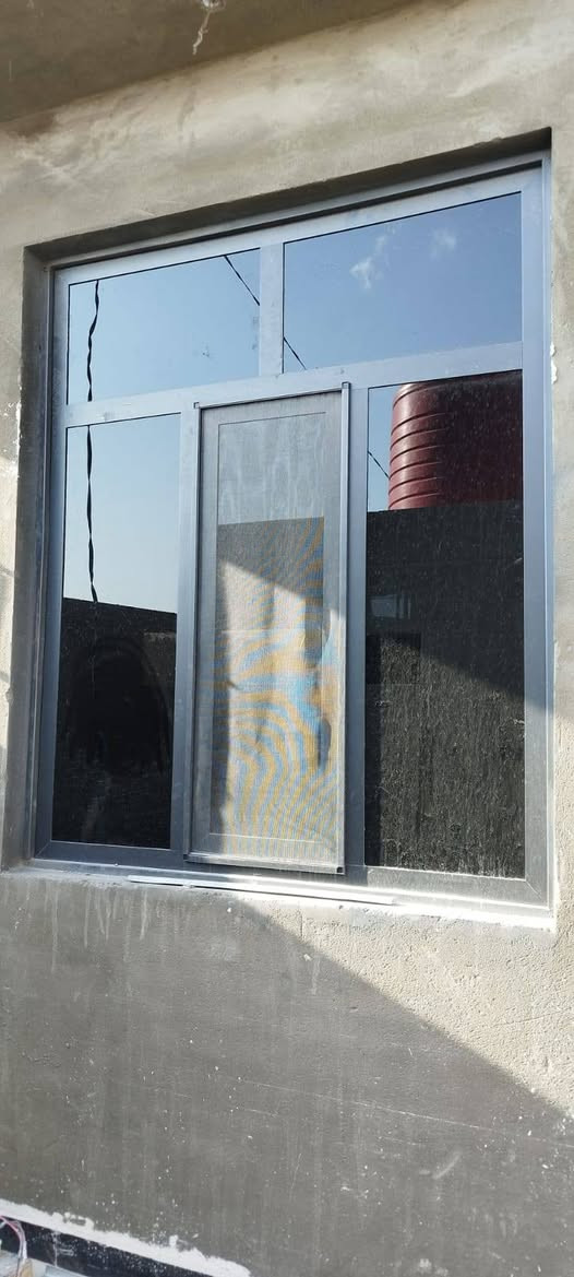 كافه أعمال المنيوم ومطابخ التركية *********** السماوه
باب اسود سراي مع شباك
