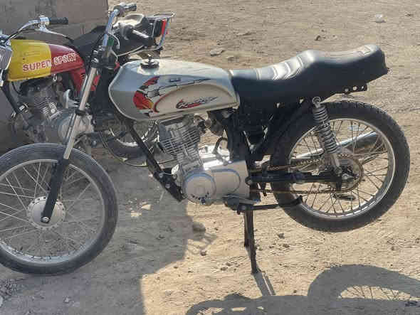 السلام عليكم انتنس للبيع سعر 500 مكلف بنشر رقم صاحب دراجه ‭0783 878 5213‬
