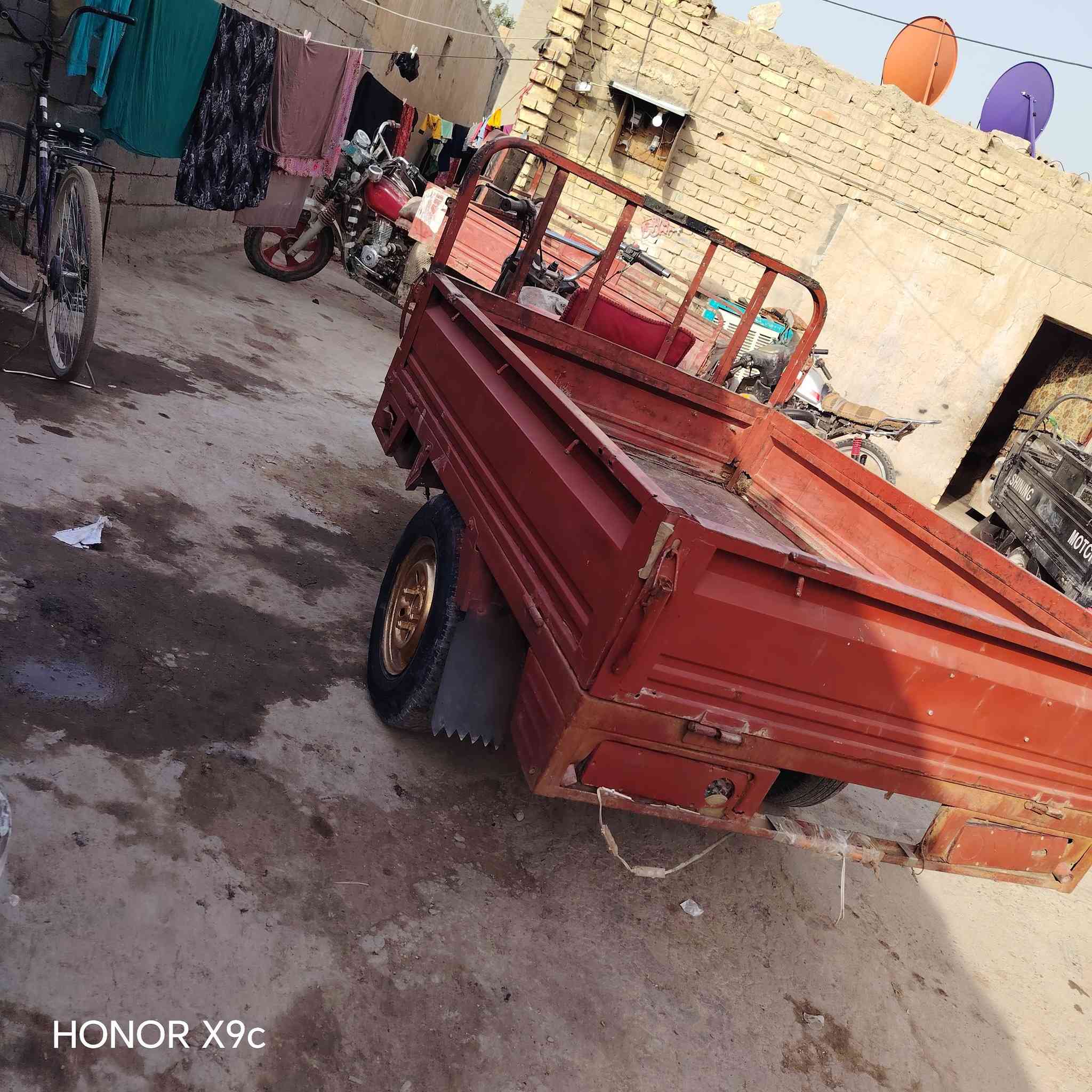 السلام عليكم ستوته للبيع موديل 15 رقم وسنويه بس مال الصفاحيات قاصهن مكاني حله ابو غرق السعر 800 وبيها مجال  ***********
