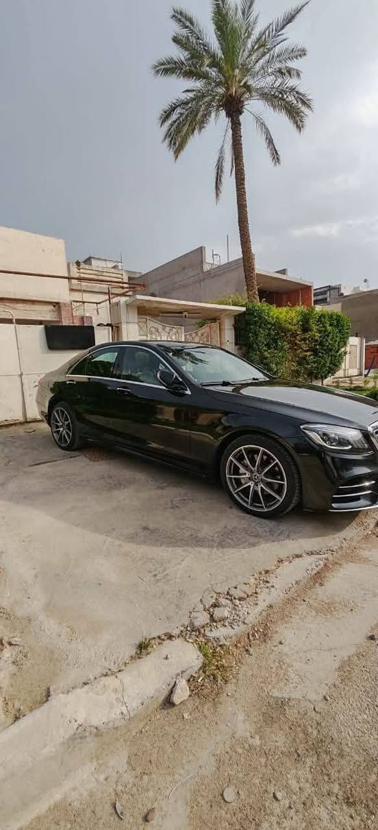 مرسيدس S400 موديل 2016 ( ديزل )
فول فول مواصفات 5 دكم ناظور ليلي   وداتا شو
رقم سليمانيه مميز نفس موديل السياره
مرسيدس بنز  أس كلاس رئاسي طلب خاص     
الموديل 2016
وارد الماني ضمان دولي 
 من النوادر بل النظافه والمواصفات  
شرط بدون صبغ بدون حادث مكفول من الدعامية لدعامية  سويجات عدد ثنين .  (ضمان دولي ) 
5 فصوص ( 5 دكم ) 
 بوليش درجه اولى صيانه كامله مسج زيرو دولار متحتاج - 
النوع مرسيدس بنز أس كلاس 
الحجم  400 S 
نوع الوقود - ديزل 
المسافه المقطوعه - 171 الف ميل 
المواصفات
—————
ناظور ليلي NIGHT VISION وهاذا بي ميزه المربعات الحمراء تنبهك عل كلشي يتحرك امامك 
داتا شو  امام السائق عاكسه عل الجامه الامامي 
نظام التعطير ( عطر مارسيدس ) اثناء تشغيل التبريد 
نظام القياده الالي يعني انته بس تمشيه بطريق مروري منتظم هي سوق وهي تتحكم بدوران الطريق 
رادار القياده الالي يمنع التصادم وينطيك المسافه بينك وبين المركبه الي قبلك وياخذ بريك اوتو 
رادار قرائه الخطوط البيضاء الي بل طريق من خلال اهتزاز الستيرن 
نظام ECO يعني السياره تنطفي في اي ازدحام وترجع تشتغل اوتو 
رادار جانبي المرايه الجانبيه اضواء احمر واصفر حسب اقتراب المركبة
الكشنات الاماميه خزن 3 درجات مع الستيرن وطبعا تبريد وهيتر ومساج. 
الكشنات الخلفيه كهرباء و خزن 3 درجات وتبريد وهيتر. 
نظام الاضائة الاماميه زينون داينمك متحرك ويتغير مع جوده الشارع مظلم بي اضائه قويه 
الدواخل بي اناره داخليه متغيره
بردات كهرباء عدد 5 جانبيه وخلفيه 
ابواب لمس فقط تخلي ايدك اوتقترب من السياره تنفتح 
الصندوق الخلفي النظام الذكي يفتح بحركة القدم 
الشاشه الاماميه كل تفاصيل السياره موجود بيه وبل اللغه العربيه يعني تستمتع بل مواصفات الي موجود بل السياره 
احزمة الامان كهرباء تاخذ قياس الراكب 
بانوراما سقف اسود عل طول السقف 
بصمات عدد ثنين وياها مال شركة كاعيات شركة بعده لوك 
نظام الدخول المريح للسائق رجوع الستيرن والكشن للخلف 
نظام كتم الصوت داخل مقصوره السيارةً
يعني فضل من الله سيارة قمه بل مواصفات ومن النوادر والي ميعرف بل ديزل سيارات لاتعطل ولادور وراها وسيارات صاروخ بل السرعه وبدون صرف
لمزيد من المعلومات 
***********
***********
السعر مناسب جدا وماكو هيچ سعر
لمعرفة السعر تواصل عالارقام يوجد واتساب
