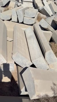 كيربسون ارصفة للبيع العدد 1000 قطعه تريد العدد المحتاجه عادي 077070246...