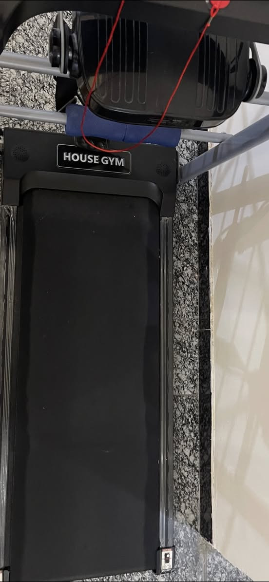 سلام عليكم 
1-جهاز جري كهربائي هاوس جم اصلي استعمال جداً قليل يطبك وينضم بسهوله حته بطاقه الضمان موجوده يتحمل وزن 120 كيلو سرعات متعدده قياس نبضات القلب عدادات فول مواصفات وبي رجاج بطن ماخذه جديد ب325 اريده ب250 وبي مجال 

2- جهاز الغزال الطائر ميكانيكي اصلي وحساسات بي يطبك وينظم بسهوله ماخذه جديد ب100 اريده ب65 الف فقط 

مكاني بغداد حي الجامعه ***********
