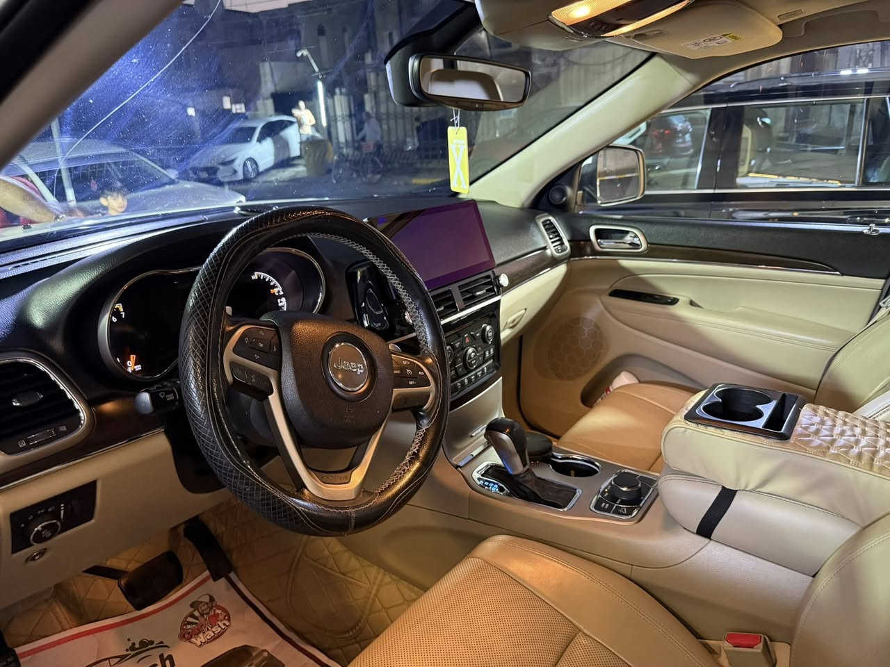 7‏JEEP201
جيب فئة:    لمتدد 

موديل:  2017

مكينة:     V6 3.6

سياره خليجي  مكفولة الضرر عدا صبغ 3 اصابع الجاملغ الامامي انطخت بايدي بالعراق الصوره مرفقه

السعر 265 وبيه مجااال 

اتصال : ***********

المواصفــات  1/1

شادلها شاشه لكزز ب 600$ والشاشه الاصليه موجوده 

وزارع عدسات ب 500$ 

بصمه 

بانورامـــا

كشن جلد حار بارد -

داخل قرميدي

ستيرن هيتـر + كهرباء

نظام توقف اوتـو ستوب

حساسـات امامي خلفي

صندوك كهربائـي

سماعات سستم صـوت

دمام بالصنـدوك

بصمة و تشغيل عن بعـد

كيج الكترونـي

نظام متعدد اوتو للطرق

مري قلاب وشفط 

شراي حياك الله تعليقك السلبي خلي الك وهم جزاك الله خير 

العنوان / بغداد
