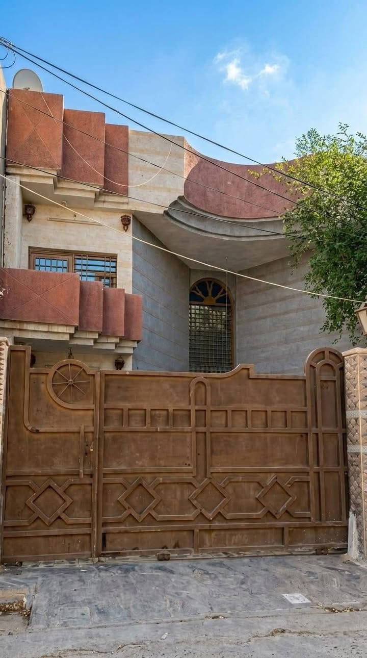 بيت 🏠 العمر 
300 متر
5 غرف نوم 💤 
5 حمام 🛀 
مطبخ عدد 2
صاله عدد 2
حديقة 
الموقع حي الشرطة 
السعر من الاخير 300
.للاستفسار يرجي الاتصال على الرقم المكتب الخاص *********** مكتب 🏢وطن للعقار@
