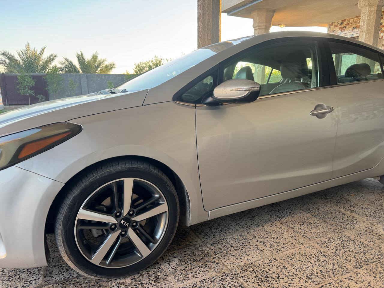 السلام عليكم ....
للبيع كيا فورتي 2017
فول موصفات عدا الفتحة محرك 2000 شرط بدون دفانز 
صدر امامي خلفي جديد 
تخم تاير جديد 
كير محرك تبريد مكفول 
العنوان بغداد المحمودية ناحية الرشيد 
السعر 120$  و بيها مجال 
***********
