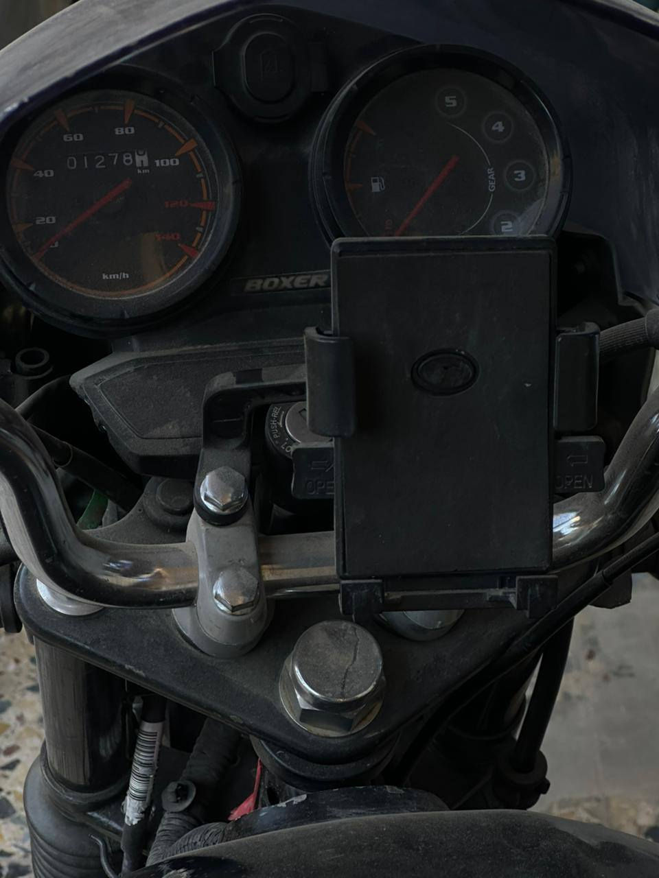 سلام عليكم
دراجه بوكسر موديل 2023داخله عل24 الدراجه مابيه اي نقص سنويه الحد 2028 تخم تاير جديد جبلي الدراجه مامشتغه دلفري السعر 2450 وبيه مجال
التصال ***********
